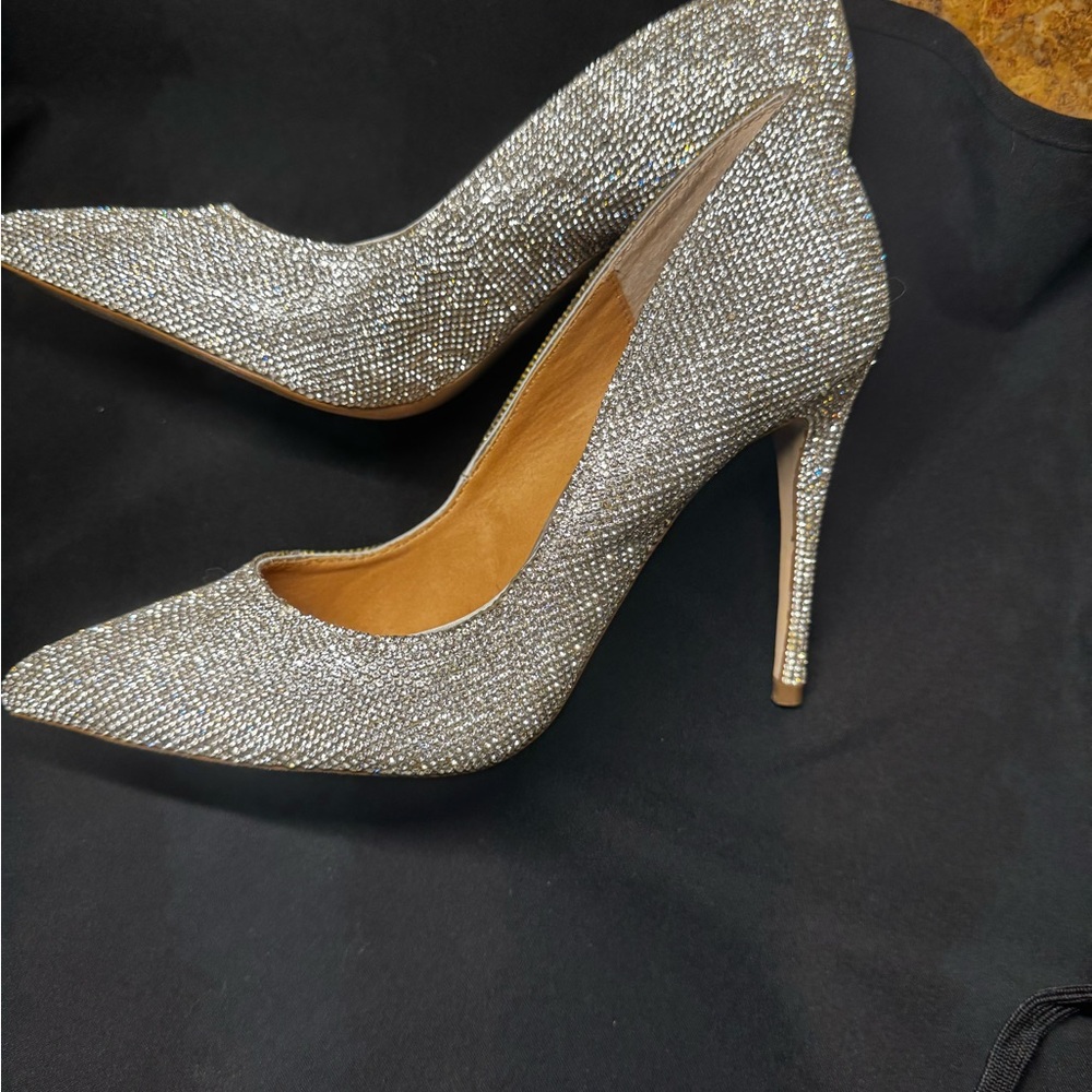 Steve Madden Shimmering Silver Heels - Picture 4 of 5
